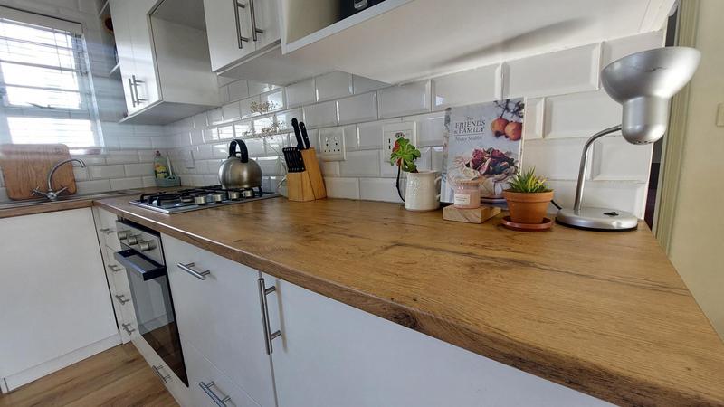 1 Bedroom Property for Sale in Oakglen Western Cape